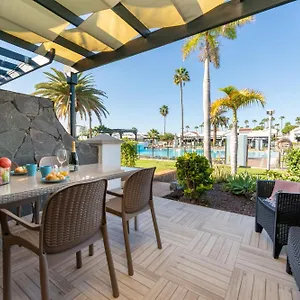  Сasa de vacaciones Luxury Poolside